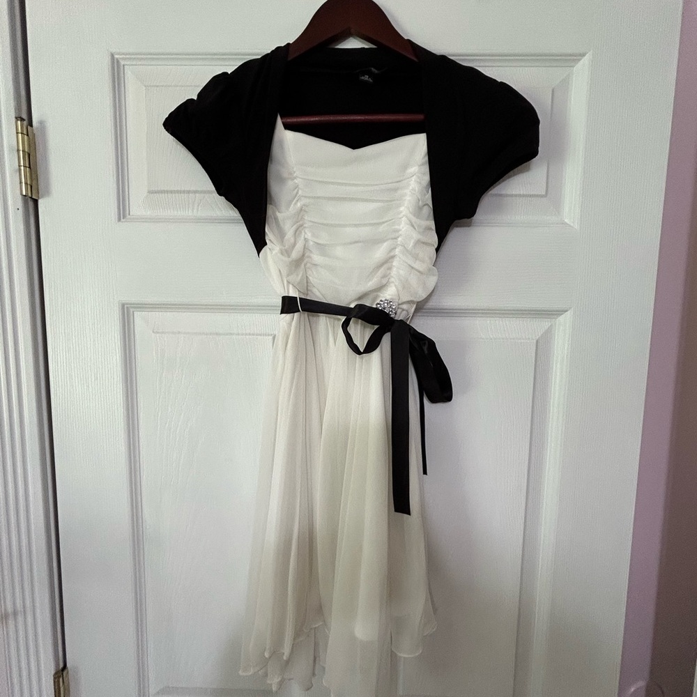 Adorable little girl dress.  Worn once for a concert. Size 10 in girls.